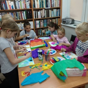 "Każde dziecko jest artystą" - zajęcia w filii bibliotecznej w Jeżewie. 05.10.2017